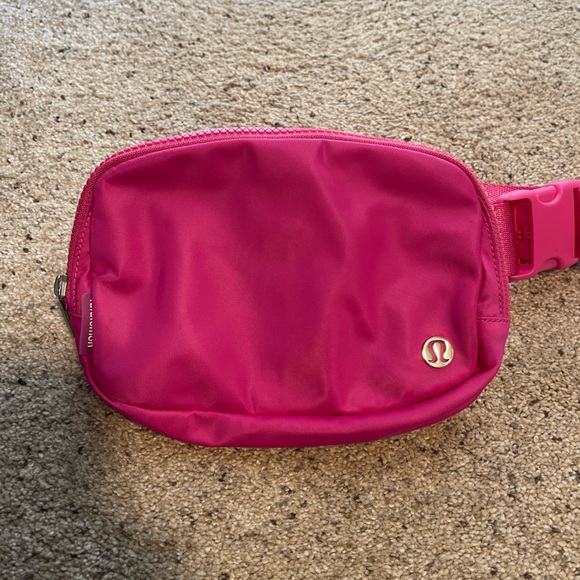 Brand New Lululemon Belt Bag - Picture 1 of 4